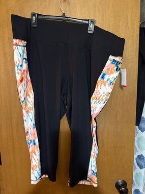 NWT Women’s Black Capri Leggings with Multicolor Floral Side Panels
